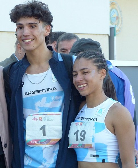 En este momento estás viendo JSJ Rosario 2022: ATLETISMO | ORO PARA TOMÁS MONDINO, ALENIS KORNIEJCZUK Y CAROLINA SCARPONI, DENTRO DE MUY BUENAS ACTUACIONES ALBICELESTES