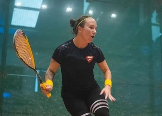 En este momento estás viendo Squash: DOBLE MEDALLA PARA ANTONELLA FALCIONE EN EL SUDAMERICANO