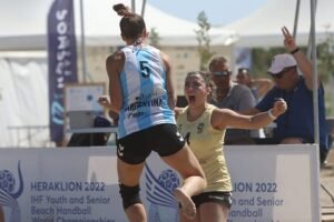 Lee más sobre el artículo Beach Handball: ARGENTINA CLASIFICÓ A MAIN ROUND DEL MUNDIAL DE GRECIA EN DAMAS Y EN CABALLEROS