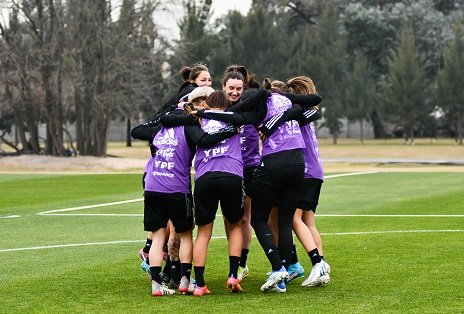En este momento estás viendo Fútbol femenino:  CULMINÓ LA SEMANA DE ENTRENAMIENTO DE LA SELECCIÓN