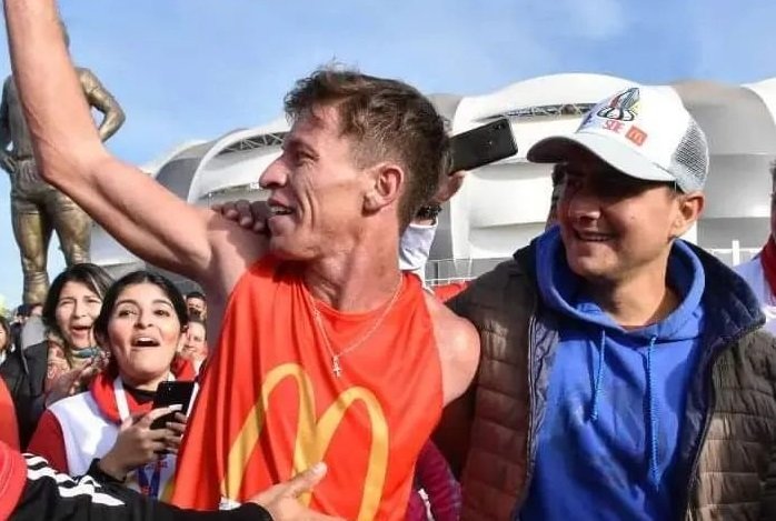 En este momento estás viendo Atletismo: EDGAR NERI CHÁVEZ E IVANNA HERRERA GANARON EL MEDIO MARATÓN DE SANTIAGO
