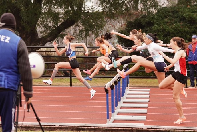 En este momento estás viendo Atletismo: SE DISPUTÓ EL TORNEO METROPOLITANO U18 EN EL CENARD