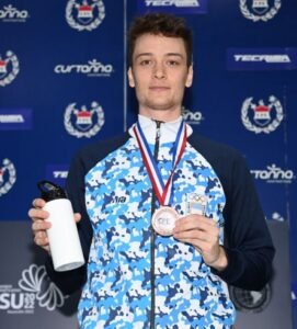 Lee más sobre el artículo Esgrima: MEDALLAS DE BRONCE PARA PASCUAL DI TELLA EN SABLE Y PARA EL EQUIPO DE ESPADA MASCULINA