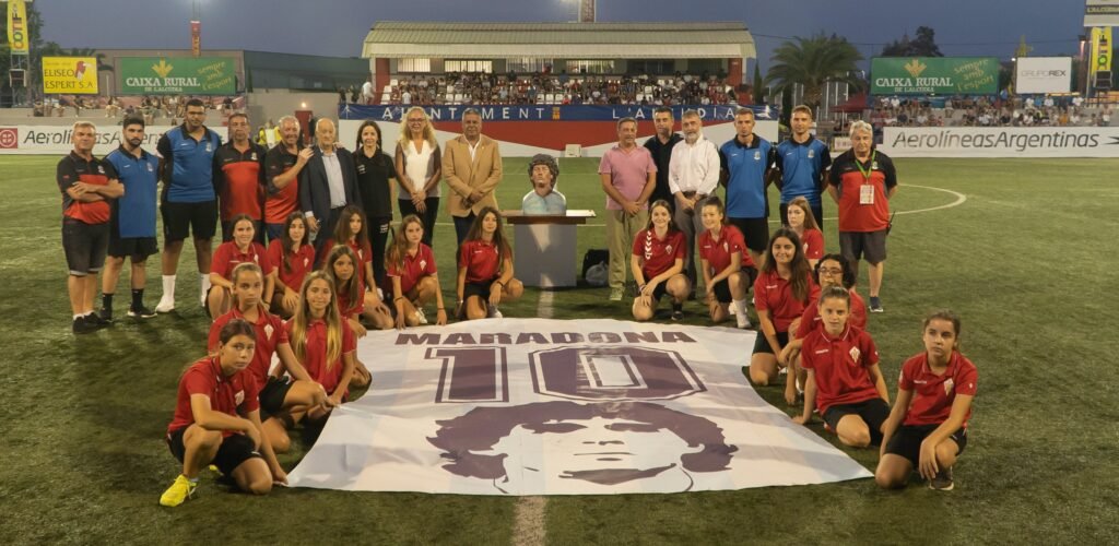 En este momento estás viendo Fútbol: HOMENAJE A MARADONA EN EL TORNEO INTERNACIONAL COTIF