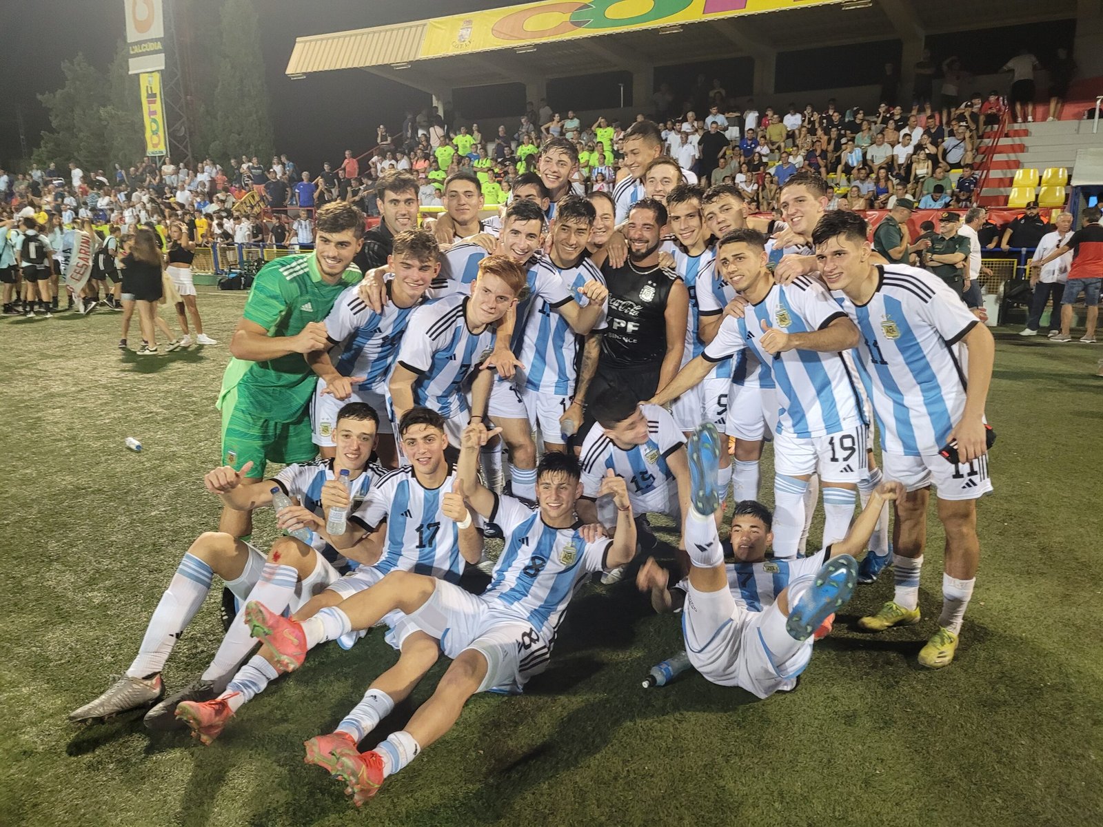 En este momento estás viendo Fútbol: LOS CHICOS DE LA SUB 20 DE ARGENTINA SE PROCLAMARON CAMPEONES DEL COTIF 2022