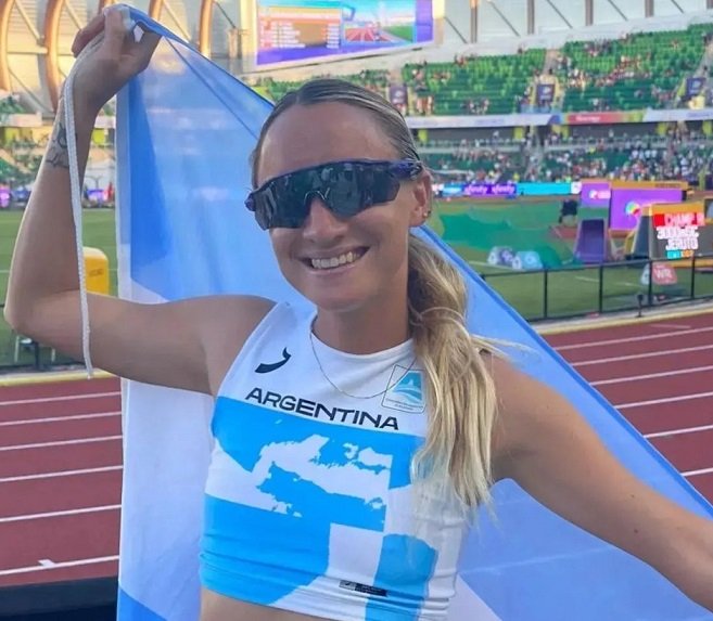 En este momento estás viendo Atletismo: FLOR BORELLI CON RÉCORD SUDAMERICANO DE 3.000 Y CASETTA TAMBIÉN DEBAJO DE NUEVE MINUTOS ′
