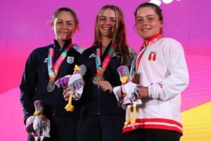 Lee más sobre el artículo JSJ Rosario 2022: TENIS | MEDALLAS DE ORO PARA LUCIANA MOYANO EN SINGLES Y PARA LOS DOBLES MOYANO-GIOVANNINI Y MOYANO-MIDÓN