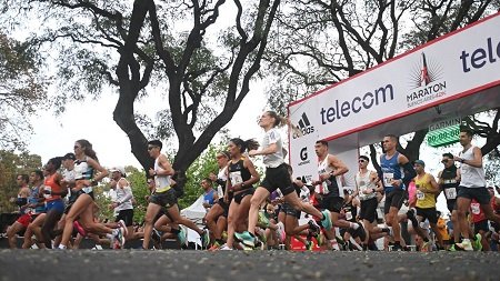 En este momento estás viendo Atletismo: GANARON LOS KENIATAS VICTOR KIPCHIRCHIR EN CABALLEROS Y RODAH TANUI EN DAMAS