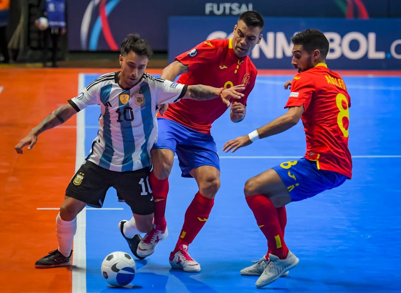 En este momento estás viendo Futsal masculino: ARGENTINA CAYÓ ANTE ESPAÑA EN UNA DE LAS SEMIFINALES DE LA FINALISSIMA
