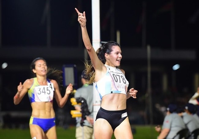 En este momento estás viendo Atletismo: DESTACADA ACTUACIÓN DE FEDRA LUNA Y BRUNO DE GENARO EN CHILE