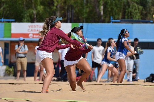 En este momento estás viendo Beach Tennis: SE JUGARON LOS CUARTOS DE FINAL Y LAS SEMIFINALES EN LAS DISTINTAS CATEGORÍAS