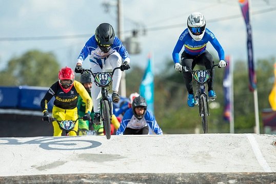 En este momento estás viendo JJSS Asunción 2022: CICLISMO BMX RACING | EXEQUIEL TORRES LOGRÓ EL ORO Y AGUSTINA CAVALLI SE ALZÓ CON EL BRONCE