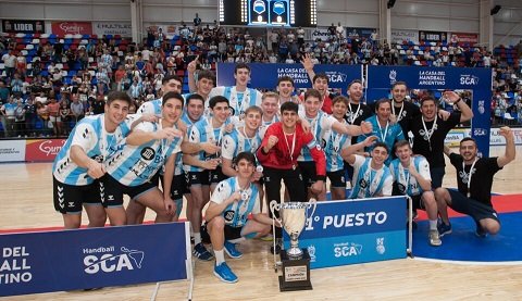 En este momento estás viendo Handball masculino: EN EL TORNEO SUR-CENTRO, ARGENTINA ES EL CAMPEÓN JUVENIL Y SUBCAMPEÓN JUNIOR
