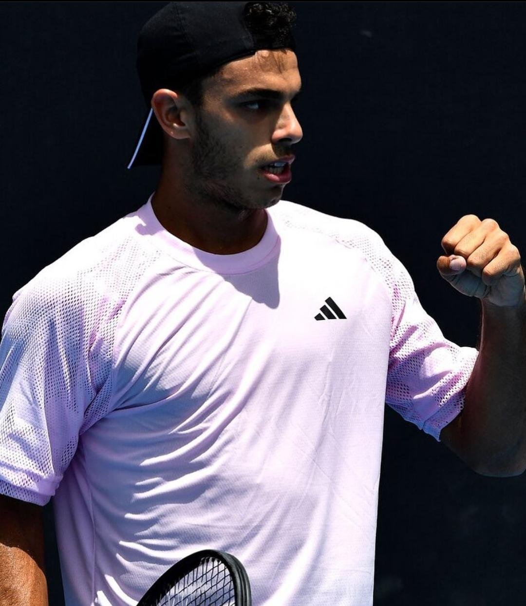 En este momento estás viendo Tenis: FRANCISCO CERUNDOLO AVANZA A PASO FIRME