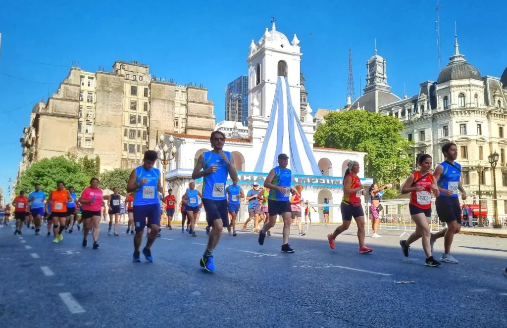 Atletismo: FEDERICO BRUNO Y FEDRA LUNA SAMBRÁN GANARON LA TRADICIONAL SAN SILVESTRE