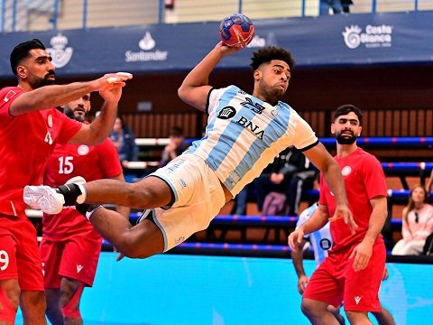 En este momento estás viendo Handball masculino: LOS GLADIADORES VENCIERON A BARÉIN EN SU PRIMERA PRUEBA PREVIA AL DEBUT MUNDIALISTA