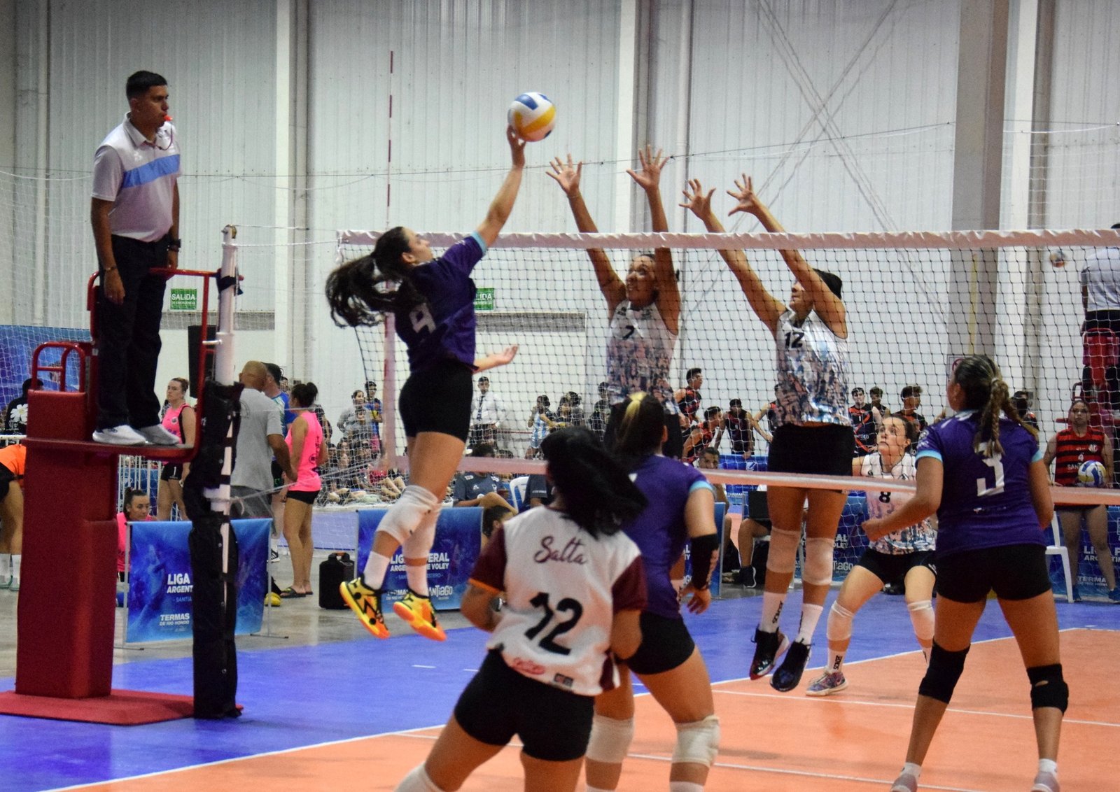 En este momento estás viendo Vóley: LA LIGA FEDERAL YA CONOCE CAMPEONES Y ASCENDIDOS A LAS MÁXIMAS COMPETENCIAS NACIONALES