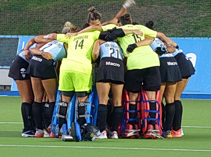 En este momento estás viendo Hockey césped femenino: LAS LEONAS COMENZARON EL AÑO CON UN TRIUNFO