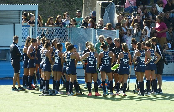 En este momento estás viendo Hockey césped femenino: LAS LEONAS CERRARON LA SERIE DE AMISTOSOS CON UN NUEVO TRIUNFO