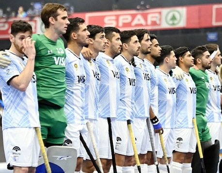 En este momento estás viendo Hockey Indoor masculino: LA SELECCIÓN ARGENTINA DEBUTÓ CON DOS TRIUNFOS Y UNA IGUALDAD EN LA COPA DEL MUNDO INDOOR