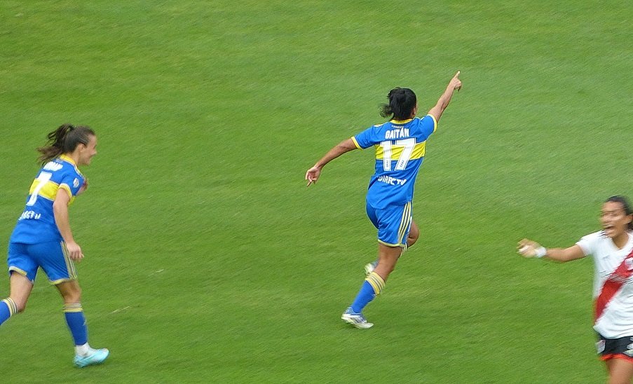 En este momento estás viendo Fútbol femenino: POSTALES DEL SUPERCLÁSICO ENTRE BOCA Y RIVER EN LA BOMBONERA