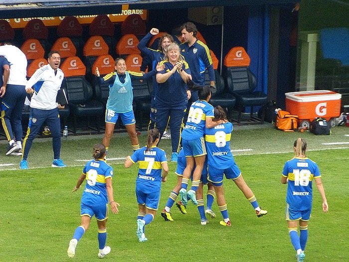 En este momento estás viendo Fútbol femenino: EN EL SUPERCLÁSICO, BOCA SUPERÓ A RIVER POR 3 A 0 CON MUCHO PÚBLICO EN LA BOMBONERA