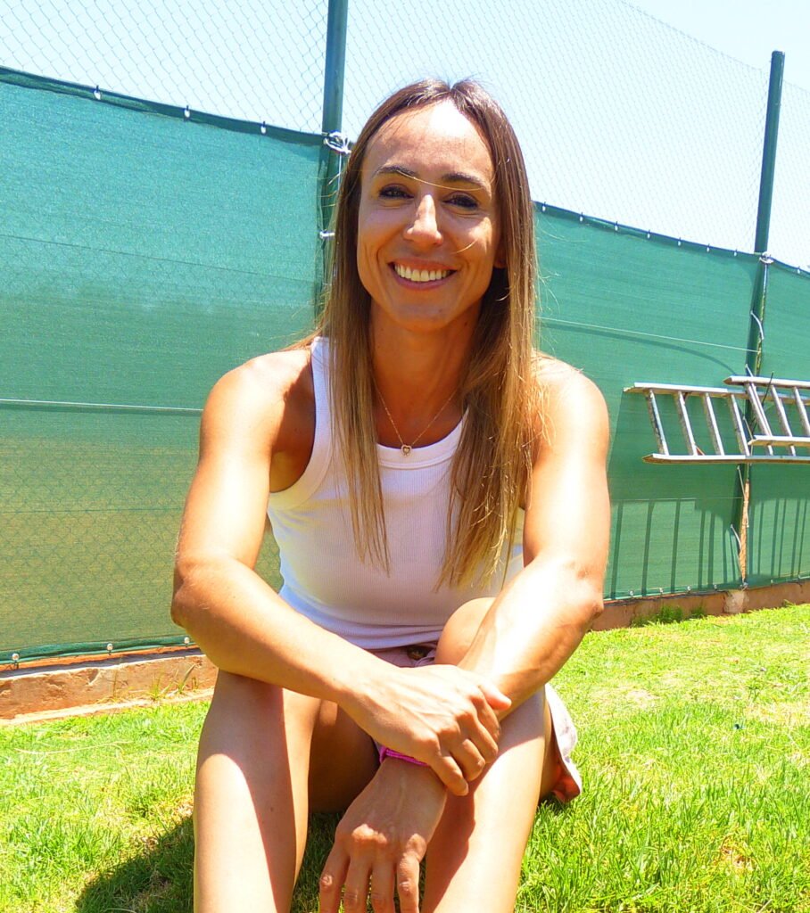Sección "Con los pies en la tierra ...... ": LUZ MORALES, LA PSICOLOGÍA COMO HERRAMIENTA PARA POTENCIAR EL RENDIMIENTO DEPORTIVO