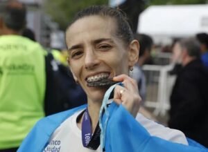 Lee más sobre el artículo Atletismo: JOAQUÍN ARBE Y XOANA ZURITA GANARON LA «ACSIS GOLDEN RUN 21K» EN BUENOS AIRES