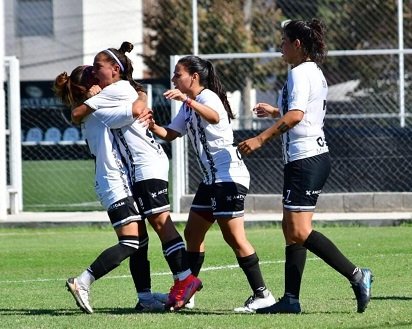 En este momento estás viendo Fútbol femenino: UAI URQUIZA LIDERA EL CAMPEONATO DE PRIMERA; ROSARIO CENTRAL, BOCA Y SAN LORENZO SON LOS ESCOLTAS