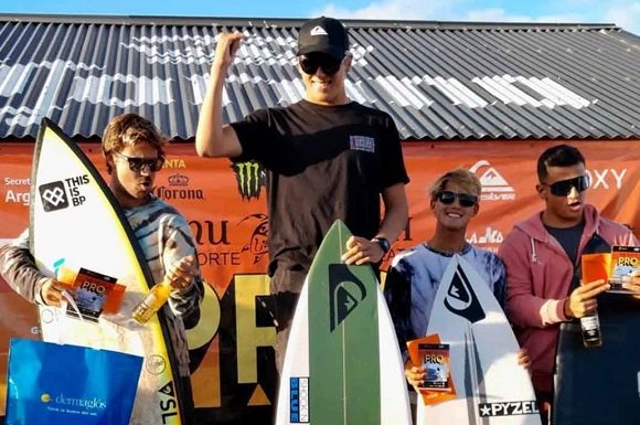 En este momento estás viendo Surf: FRANCO RADZIUNAS Y VERA JARISZ, DUEÑOS DE LA TERCERA FECHA DEL CIRCUITO NACIONAL