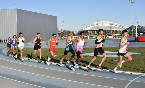 En este momento estás viendo Atletismo: RODRÍGUEZ, TOLEDO Y CHRETIEN, FIGURAS EN EL DESAFÍO LA HORA/20 K