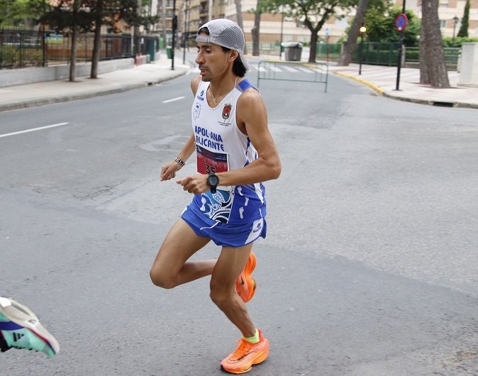 En este momento estás viendo Atletismo: BÁRZOLA Y TESURI EN ALBACETE Y LAYOY EN BOLIVIA
