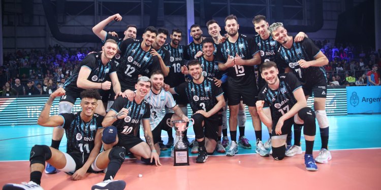 En este momento estás viendo Vóley masculino: ARGENTINA COMENZÓ LA TEMPORADA 2023 CON DOS AMISTOSOS FRENTE A CUBA Y SE PREPARA PARA LA VNL