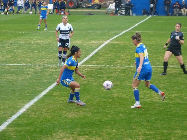 En este momento estás viendo Fútbol femenino: BOCA JUNIORS Y UAI URQUIZA IGUALARON EN EL PRIMER PUESTO DE LA TABLA DEL CAMPEONATO YPF DE PRIMERA DIVISIÓN Y DEFINIRÁN EL TÍTULO