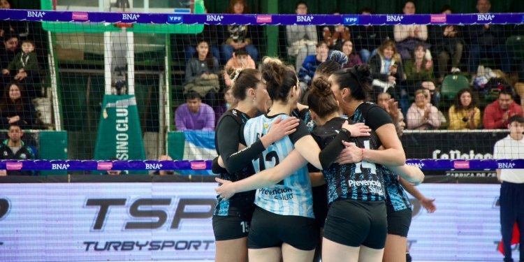 En este momento estás viendo Voley femenino: LAS PANTERAS INVICTAS EN LA GIRA AMISTOSA CON PERÚ