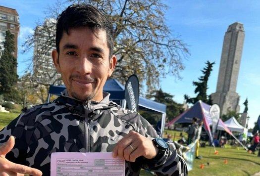 En este momento estás viendo Atletismo: ÑANCUCHEO Y WOOD, GANADORES DEL MARATÓN DE ROSARIO