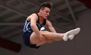 Lee más sobre el artículo Gimnasia Trampolín: HISTÓRICO TÍTULO PARA SANTIAGO FERRARI EN DOBLE MINITRAMP