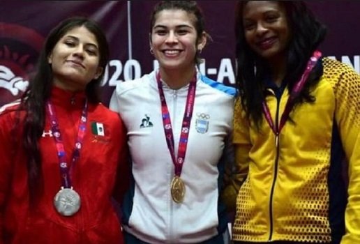 En este momento estás viendo Lucha: CAMILA AMARILLA GANÓ MEDALLA DE ORO EN EL CAMPEONATO PANAMERICANO DE CHILE