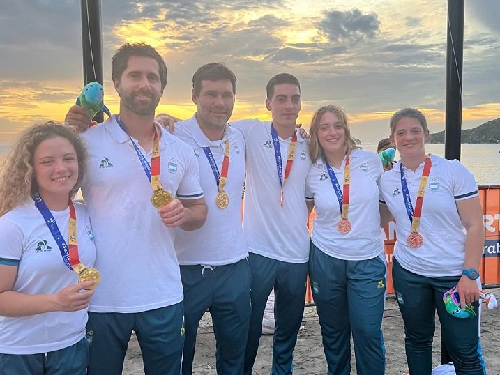 En este momento estás viendo Suramericanos de Playa: YACHTING/VELA | CINCO MEDALLAS PARA LOS REPRESENTANTES ARGENTINOS