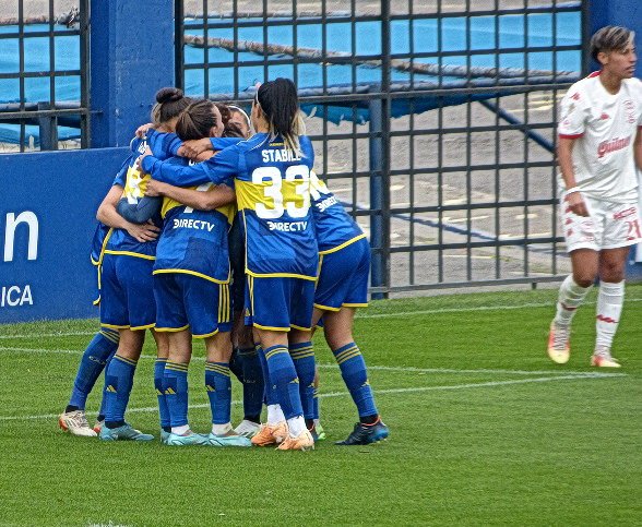 En este momento estás viendo Fútbol femenino: EN EL INICIO DE LA COPA DE LIGA BOCA JUNIORS LE GANÓ A HURACÁN