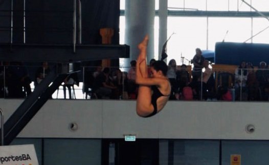 En este momento estás viendo Saltos Ornamentales/Clavados: AZUL CHIORAZZO, FRUTO DE LAS ESCUELAS DEPORTIVAS ARGENTINAS