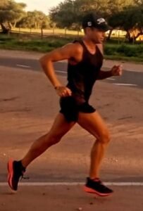 Lee más sobre el artículo Atletismo: ULTRAMARATÓN EN SANTA ROSA CON RÉCORDS