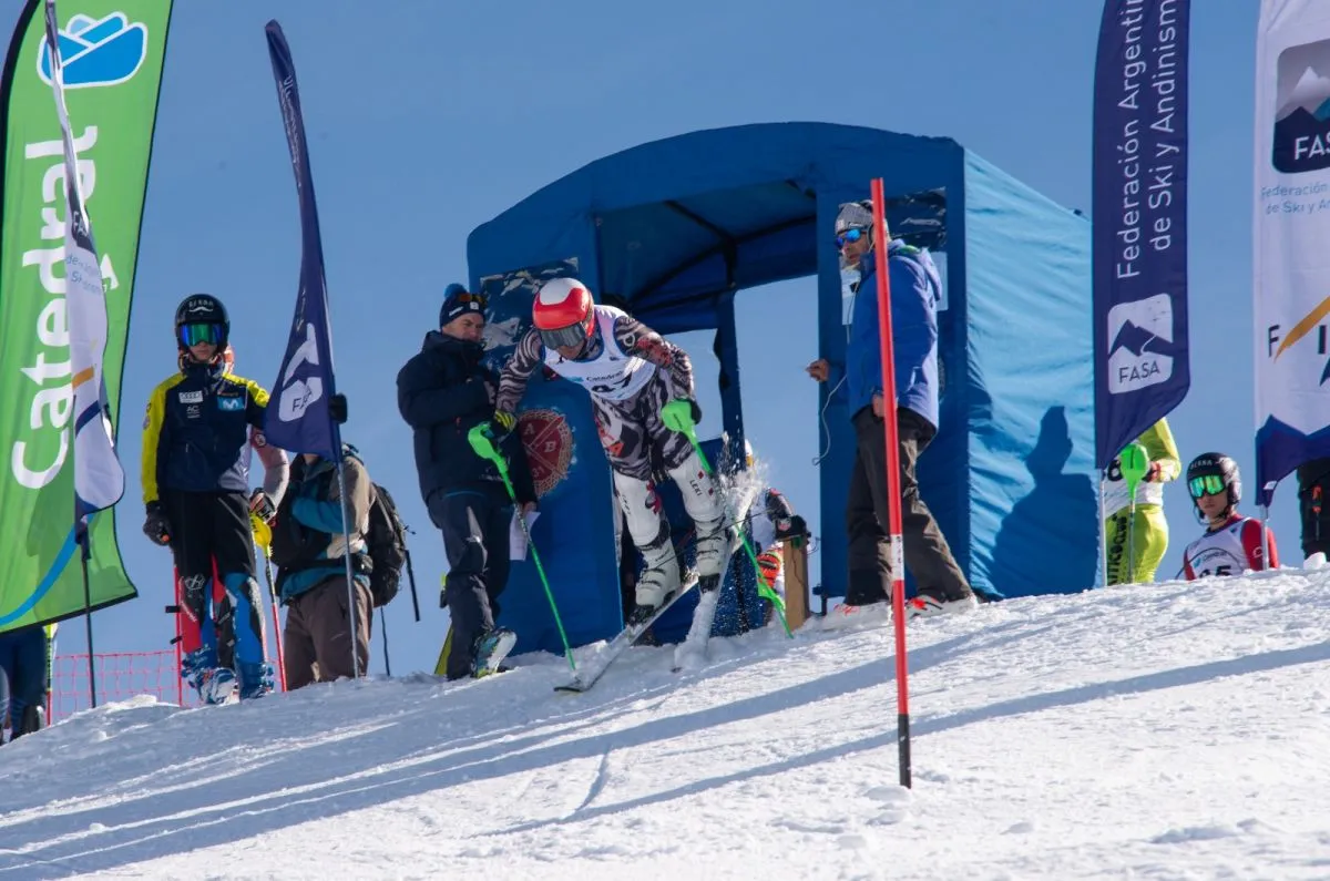 En este momento estás viendo Esquí: ALPINO | TOMÁS BIRKNER DE MIGUEL SE LUCIÓ EN LAS COMPETENCIAS DE CHAPELCO Y CERRO CATEDRAL