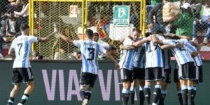 Lee más sobre el artículo Fútbol masculino: ELIMINATORIAS | GRAN TRIUNFO DE LA SELECCIÓN ARGENTINA EN LA ALTURA DE LA PAZ