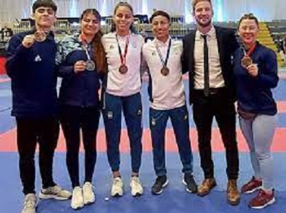 En este momento estás viendo Karate: LA DELEGACIÓN ALBICELESTE OBTUVO OCHO MEDALLAS EN EL CAMPEONATO PANAMERICANO CADETES, JUNIOR Y U21