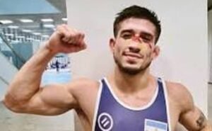 Lee más sobre el artículo Lucha: AGUSTÍN DESTRIBATS Y CATRIEL MURIEL EN EL CAMPEONATO MUNDIAL DE SERBIA