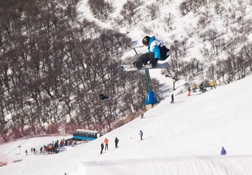 En este momento estás viendo Esquí: EL CERRO CATEDRAL VIBRÓ CON LA COPA SUDAMERICANA DE SLOPESTYLE Y BIG AIR