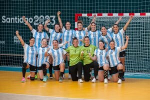 Lee más sobre el artículo JJPP Santiago 2023: HANDBALL FEMENINO | LA GARRA SE METIÓ EN SEMIFINALES Y SE ASEGURÓ JUGAR POR UNA MEDALLA