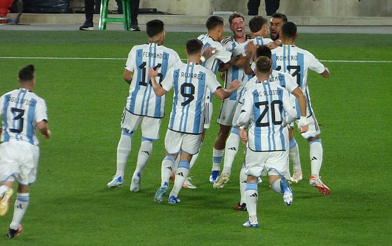 En este momento estás viendo Fútbol masculino: ELIMINATORIAS | ARGENTINA VENCIÓ A PARAGUAY CON UNA GRAN DEMOSTRACIÓN FUTBOLÍSTICA EN EL PRIMER TIEMPO