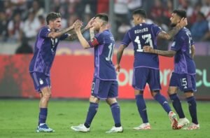 Lee más sobre el artículo Fútbol masculino: ELIMINATORIAS SUDAMERICANAS | CÓMODO TRIUNFO DE ARGENTINA SOBRE PERÚ COMO VISITANTE